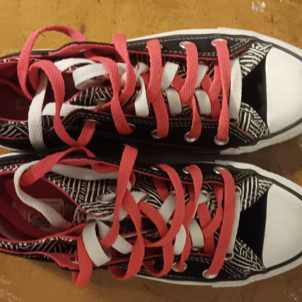 Converse Chuck Taylor All Star Low Top Sneakers Womans Size 6